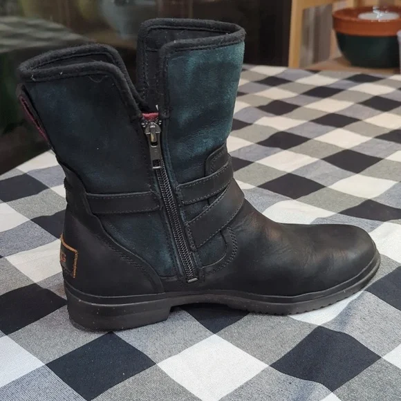 UGG Simmens Boots - Picture 4 of 9